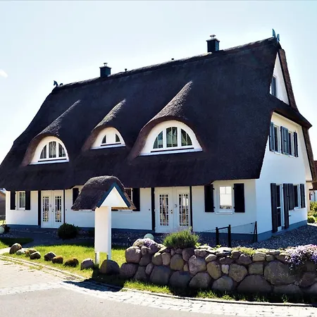 Traeumen Unter Reet By Interhome Tatil Evi